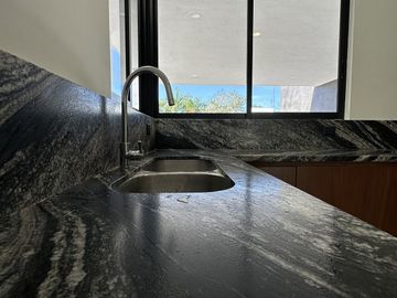 Residencia en Zona Norte de Mérida, Espacios Amplios y Casa Club Exclusiva