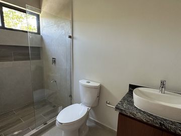Residencia en Zona Norte de Mérida, Espacios Amplios y Casa Club Exclusiva