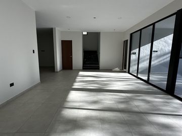 Residencia en Zona Norte de Mérida, Espacios Amplios y Casa Club Exclusiva