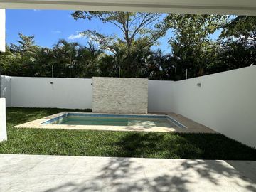 Residencia en Zona Norte de Mérida, Espacios Amplios y Casa Club Exclusiva