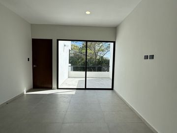 Residencia en Zona Norte de Mérida, Espacios Amplios y Casa Club Exclusiva