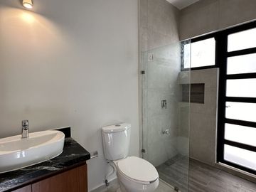 Residencia en Zona Norte de Mérida, Espacios Amplios y Casa Club Exclusiva