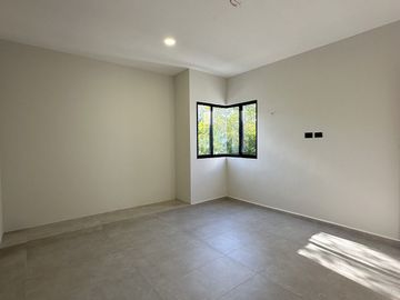 Residencia en Zona Norte de Mérida, Espacios Amplios y Casa Club Exclusiva