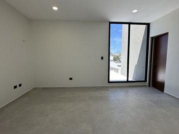 Residencia en Zona Norte de Mérida, Espacios Amplios y Casa Club Exclusiva