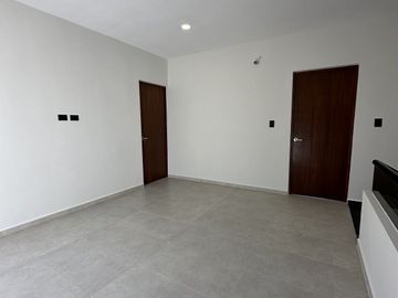 Residencia en Zona Norte de Mérida, Espacios Amplios y Casa Club Exclusiva