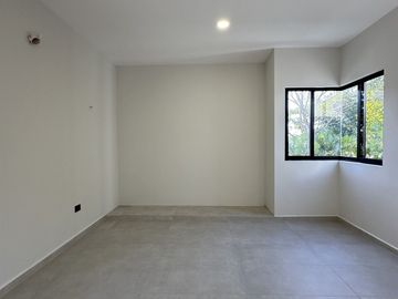 Residencia en Zona Norte de Mérida, Espacios Amplios y Casa Club Exclusiva