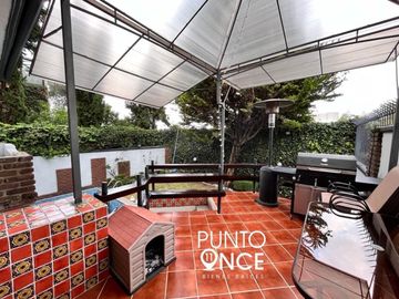 Casa en venta en Las Águilas  con alberca y jardín
