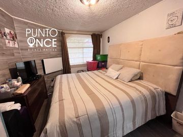 Casa en venta en Las Águilas  con alberca y jardín