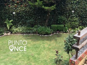 Casa en venta en Las Águilas  con alberca y jardín