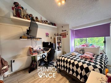 Casa en venta en Las Águilas  con alberca y jardín