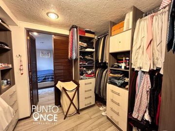Casa en venta en Las Águilas  con alberca y jardín
