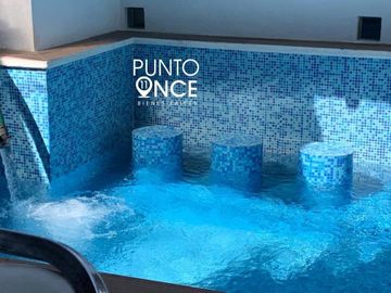 Casa en venta en Las Águilas  con alberca y jardín