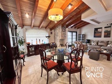 Casa en venta en Las Águilas  con alberca y jardín