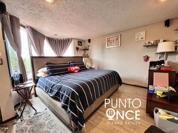 Casa en venta en Las Águilas  con alberca y jardín