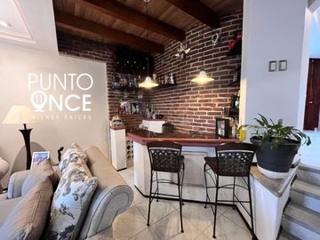 Casa en venta en Las Águilas  con alberca y jardín