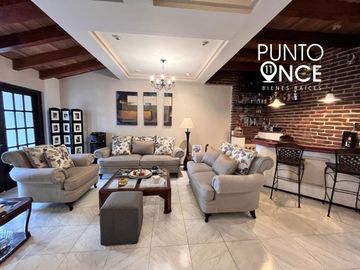 Casa en venta en Las Águilas  con alberca y jardín