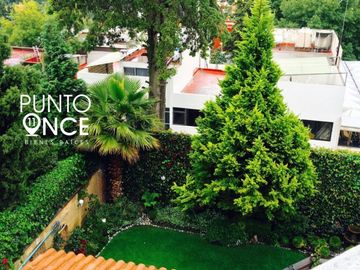 Casa en venta en Las Águilas  con alberca y jardín