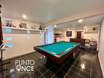 Casa en venta en Las Águilas  con alberca y jardín