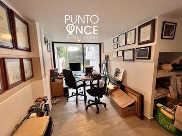 Casa en venta en Las Águilas  con alberca y jardín