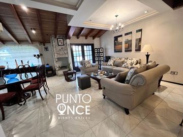 Casa en venta en Las Águilas  con alberca y jardín