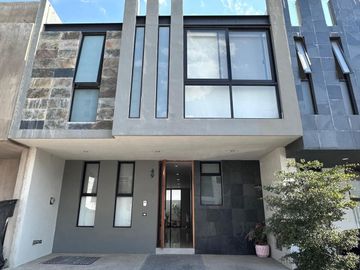 VENTA DE CASA EN PUNTO SUR ESTE