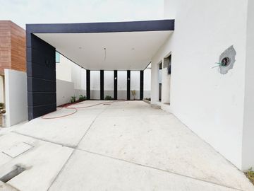 Casa en VENTA EN ESQUINA fraccionamiento LOMAS DE LA RIOJA