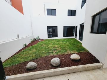 Casa en VENTA EN ESQUINA fraccionamiento LOMAS DE LA RIOJA