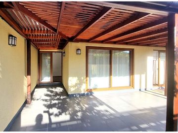 Amplia Casa Condominio Quebrada de Macul 4D/3B