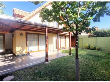 Amplia Casa Condominio Quebrada de Macul 4D/3B