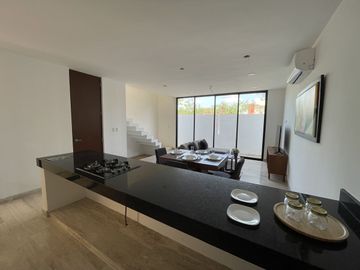 En venta townhouse con acabados premium en Cholul.