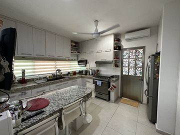 EN VENTA CASA EN CONKAL. PRIVADA 