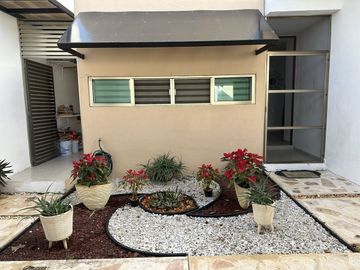 EN VENTA CASA EN CONKAL. PRIVADA 
