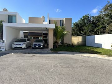 EN VENTA CASA EN CONKAL. PRIVADA 