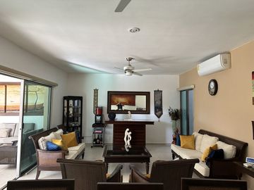 EN VENTA CASA EN CONKAL. PRIVADA 