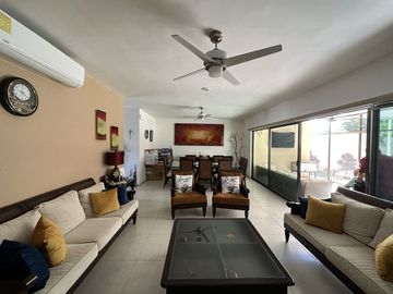 EN VENTA CASA EN CONKAL. PRIVADA 