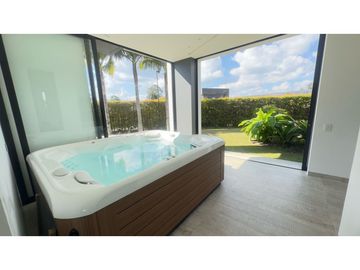 Casa campestre para la venta en exclusiva parcelacion en Llanogrande L