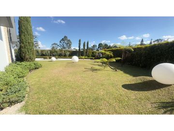 Casa campestre para la venta en exclusiva parcelacion en Llanogrande L