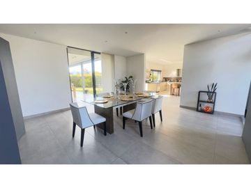 Casa campestre para la venta en exclusiva parcelacion en Llanogrande L