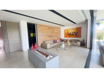 Casa campestre para la venta en exclusiva parcelacion en Llanogrande L
