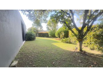 Casa campestre para la venta en exclusiva parcelacion en Llanogrande L