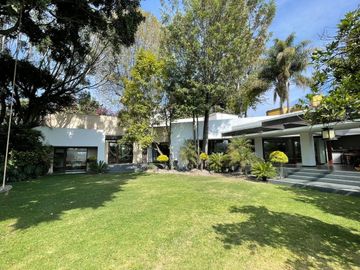 VENTA ESPECTACULAR CASA EN LOMAS HIPÓDROMO