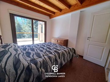 VENTA Departamento 2 dorm Amoblado Balcón Cochera y Baulera Complejo Patagonia Villa La Angostura