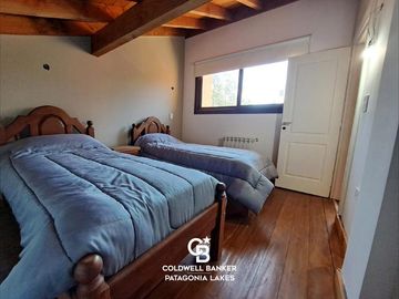VENTA Departamento 2 dorm Amoblado Balcón Cochera y Baulera Complejo Patagonia Villa La Angostura