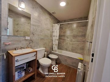 VENTA Departamento 2 dorm Amoblado Balcón Cochera y Baulera Complejo Patagonia Villa La Angostura