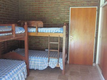 Casa en venta - 4 Dormitorios 2 Baños - 1.475Mts2 - Luján