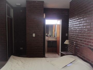 Casa en venta - 4 Dormitorios 2 Baños - 1.475Mts2 - Luján