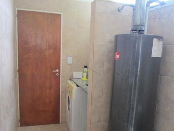Casa en venta - 4 Dormitorios 2 Baños - 1.475Mts2 - Luján