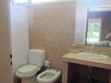 Casa en venta - 4 Dormitorios 2 Baños - 1.475Mts2 - Luján