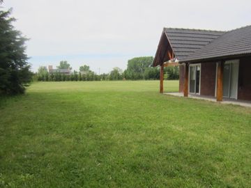 Casa en venta - 4 Dormitorios 2 Baños - 1.475Mts2 - Luján