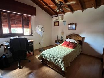 Chalet en amplio lote a la venta en Ituzaingo